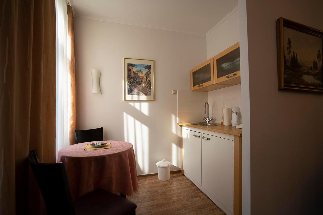 Pension Am Dom Schwerin  Exteriör bild